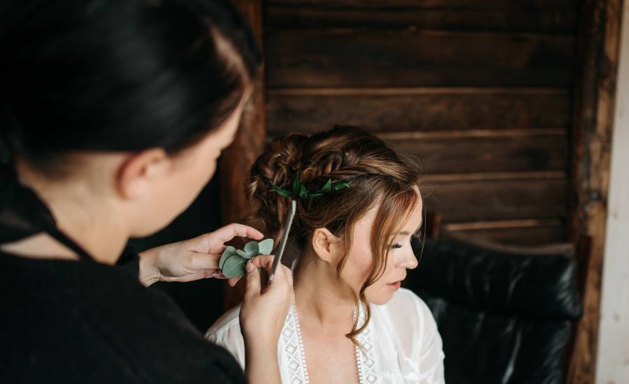 Prenditi cura dei tuoi capelli ogni giorno per prevenire le doppie punte!