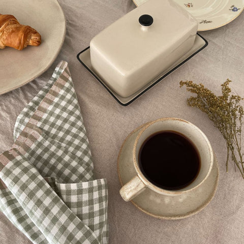 Petit déjeuner croissant café