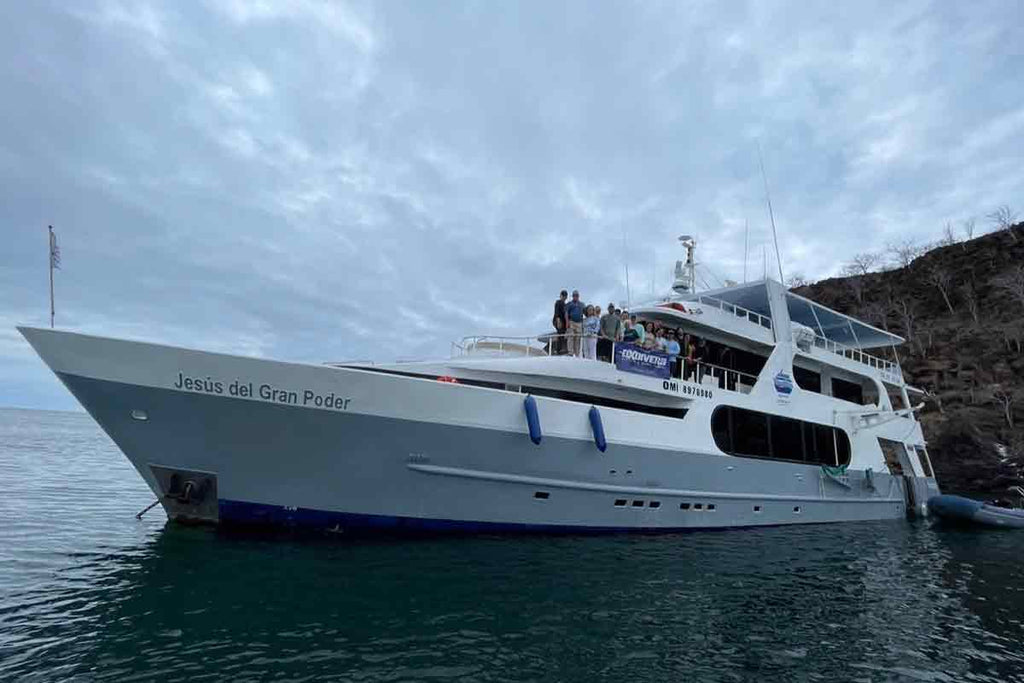 aggressor iii liveaboard in the galapagos island with the dive group from dxdivers travel club