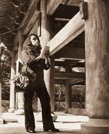  Lina Bo Bardi 100 © Lina Bo Bardi auf ihrer Japanreise, 1970; Foto: anonym