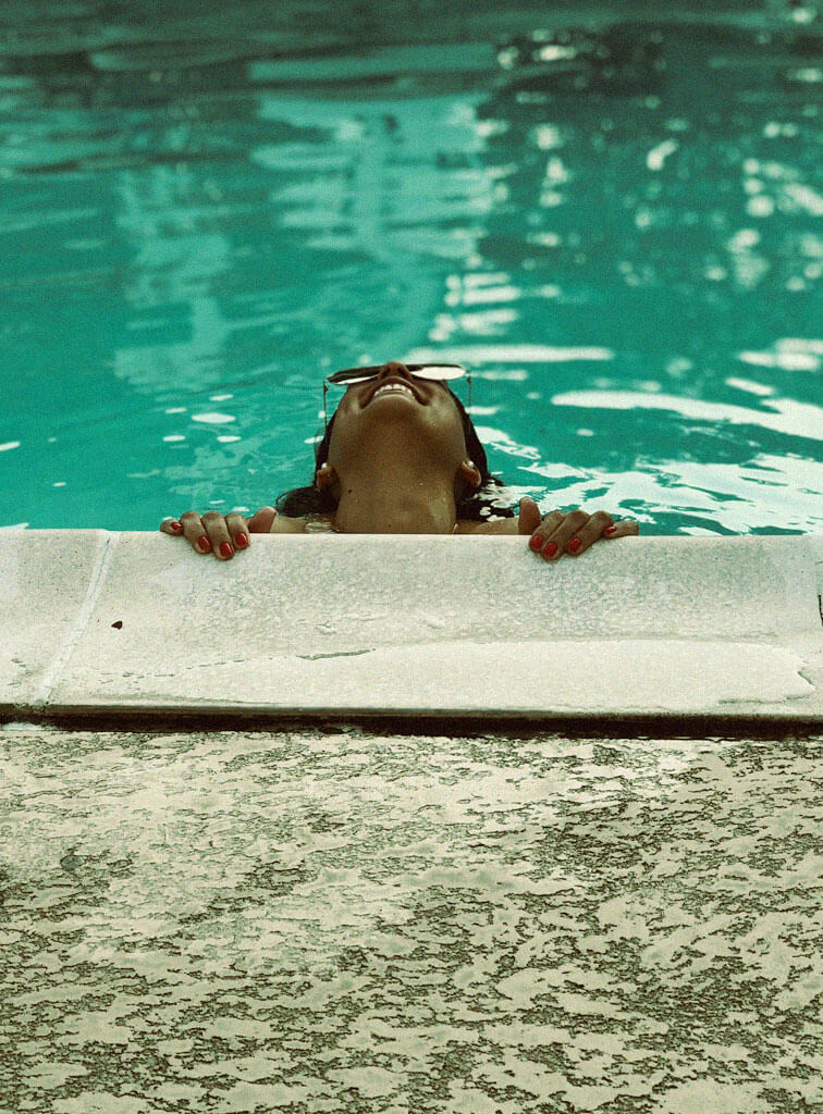 Comment protéger sa peau et ses cheveux du chlore des piscines – Les Pétards