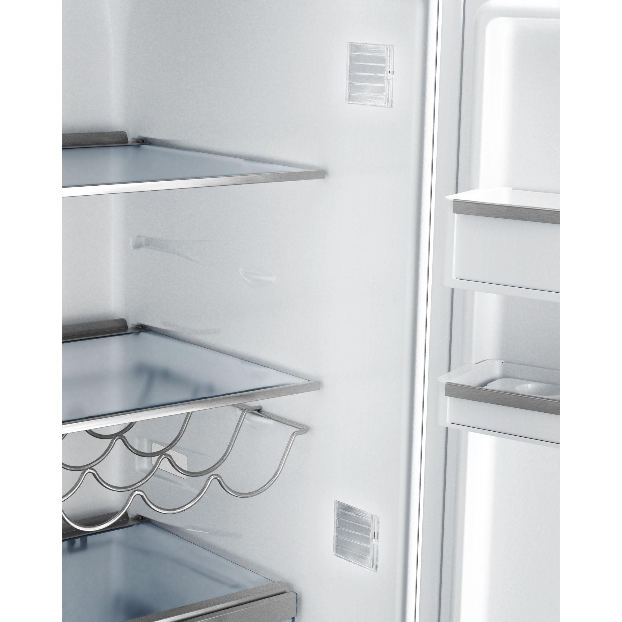 Bosch 24-inch, 11 cu. ft. Counter-Depth Bottom Freezer Refrigerator B11CB50SSS