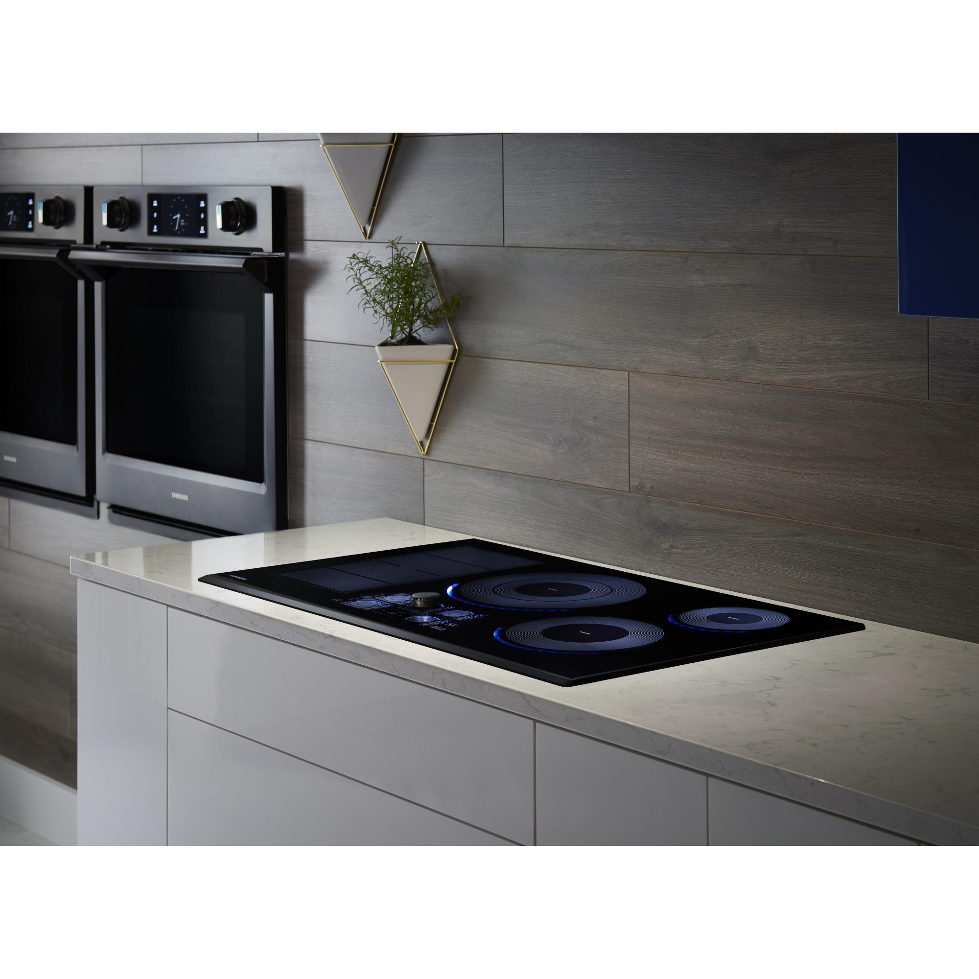 Samsung 36-inch Built-in Induction Cooktop with Virtual Flame Technology? NZ36K7880UG/AA