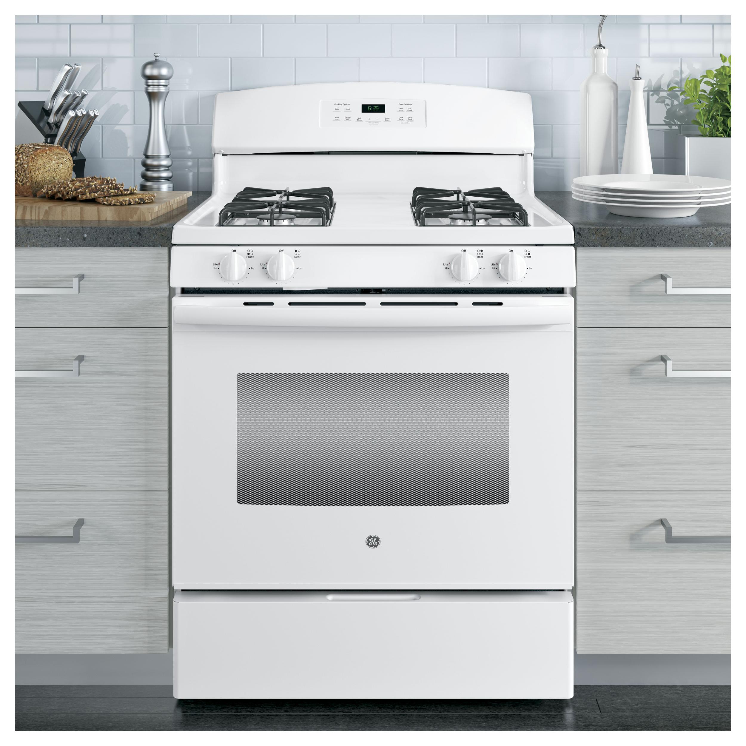 GE 30-inch Freestanding Gas Range JGB635DEKWW