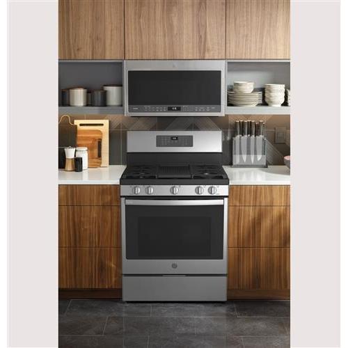 GE Profile 30-inch Freestanding Dual-Fuel Range with Wi-Fi Connectivity P2B935YPFS