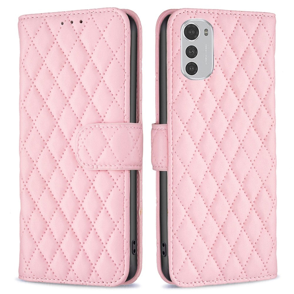 Rhombus pattern matte flip case for Motorola Moto E32 - Pink