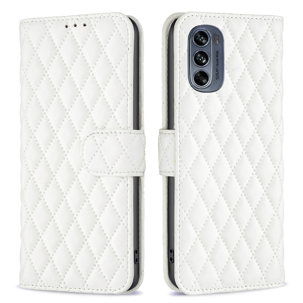 Rhombus pattern matte flip case for Motorola Moto G62 5G - White