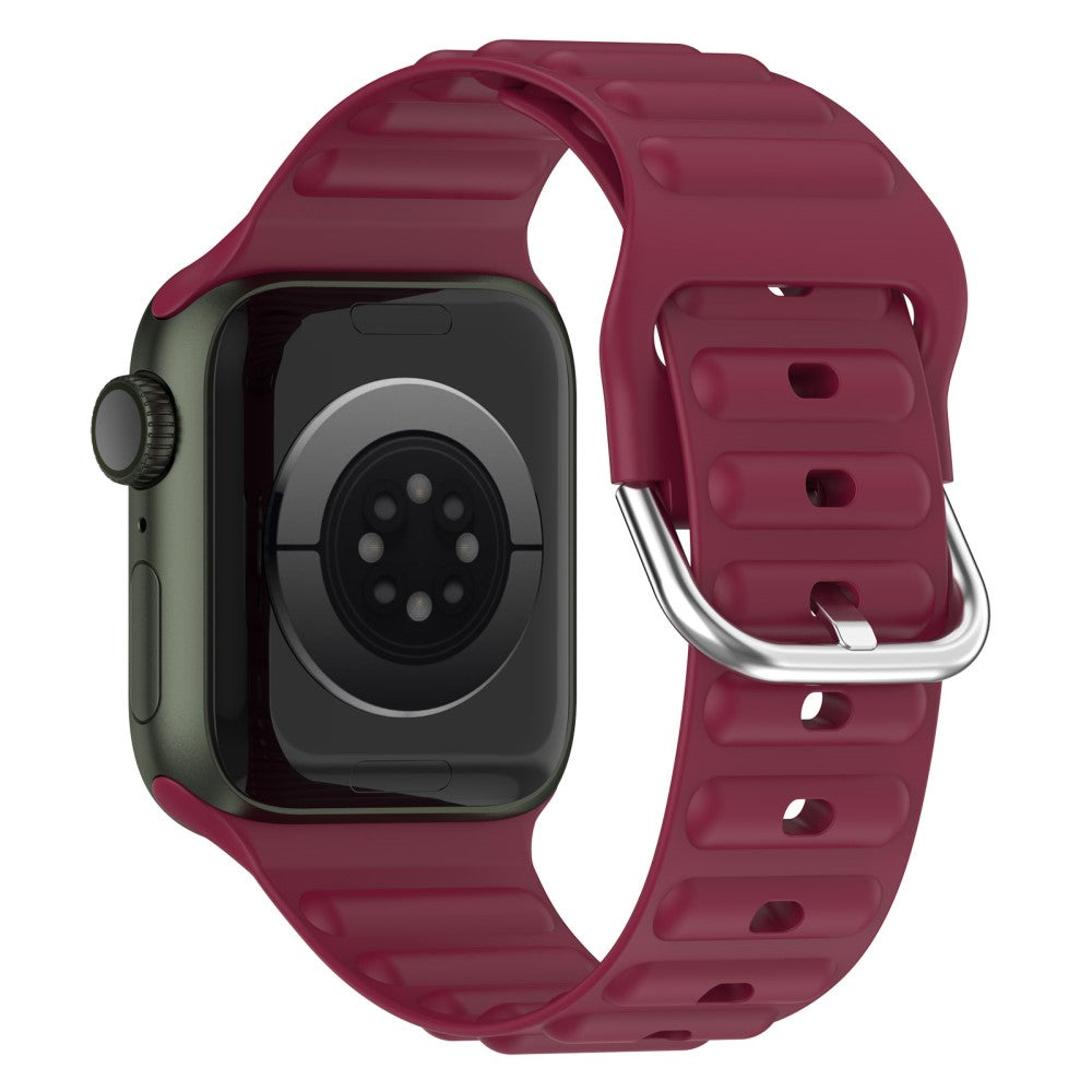 Apple Watch Series 8 (45mm) / Watch Ultra silicone wave style watch strap - Wine Red