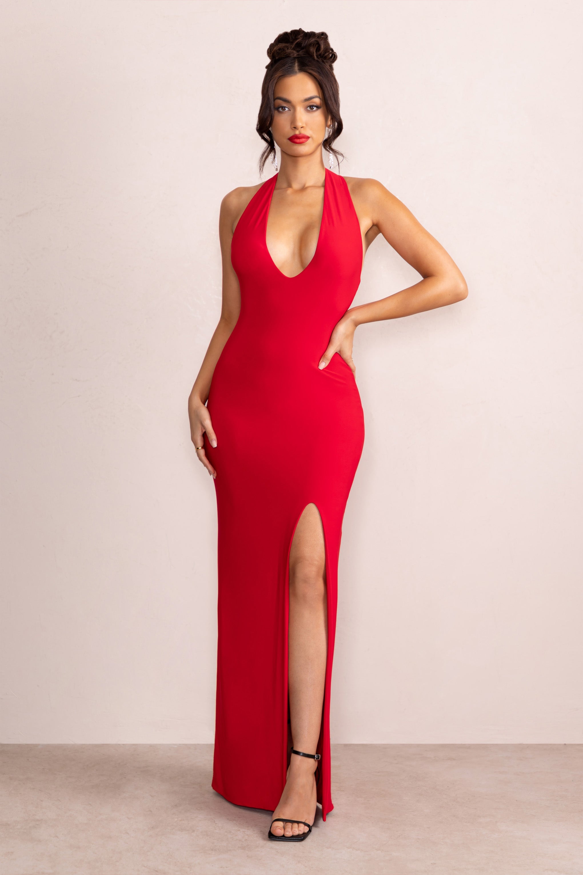 Ines | Robe longue rouge à encolure plongeante et dos ouvert