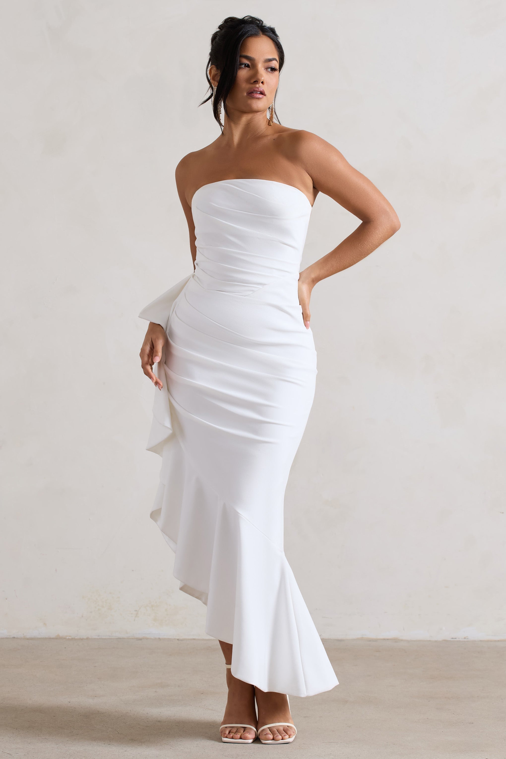 New Age | Robe longue asymétrique blanche sans bretelles et froncée