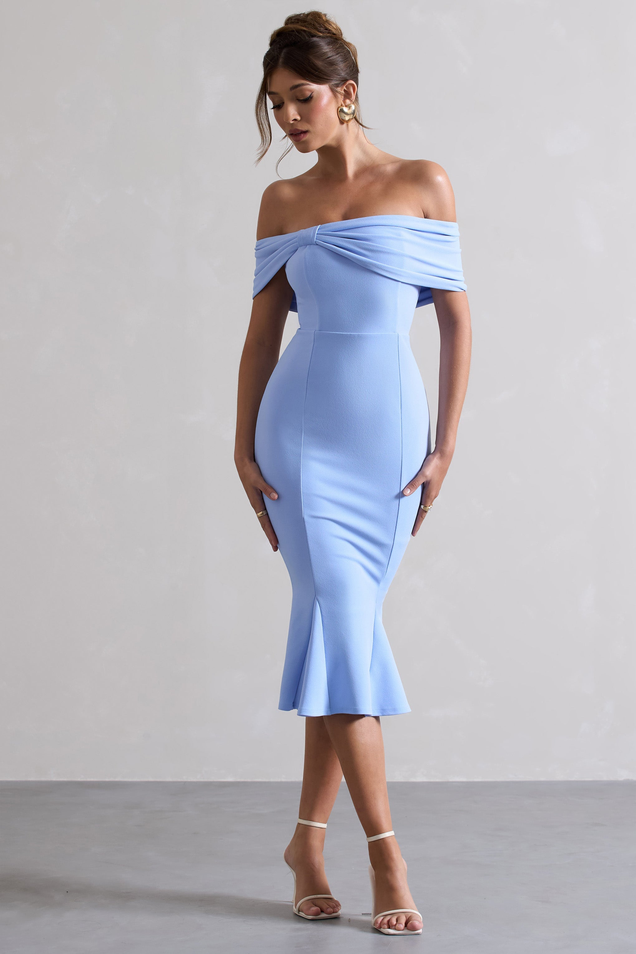 Lydia | Robe mi-longue bleu ciel à encolure bardot et noeud