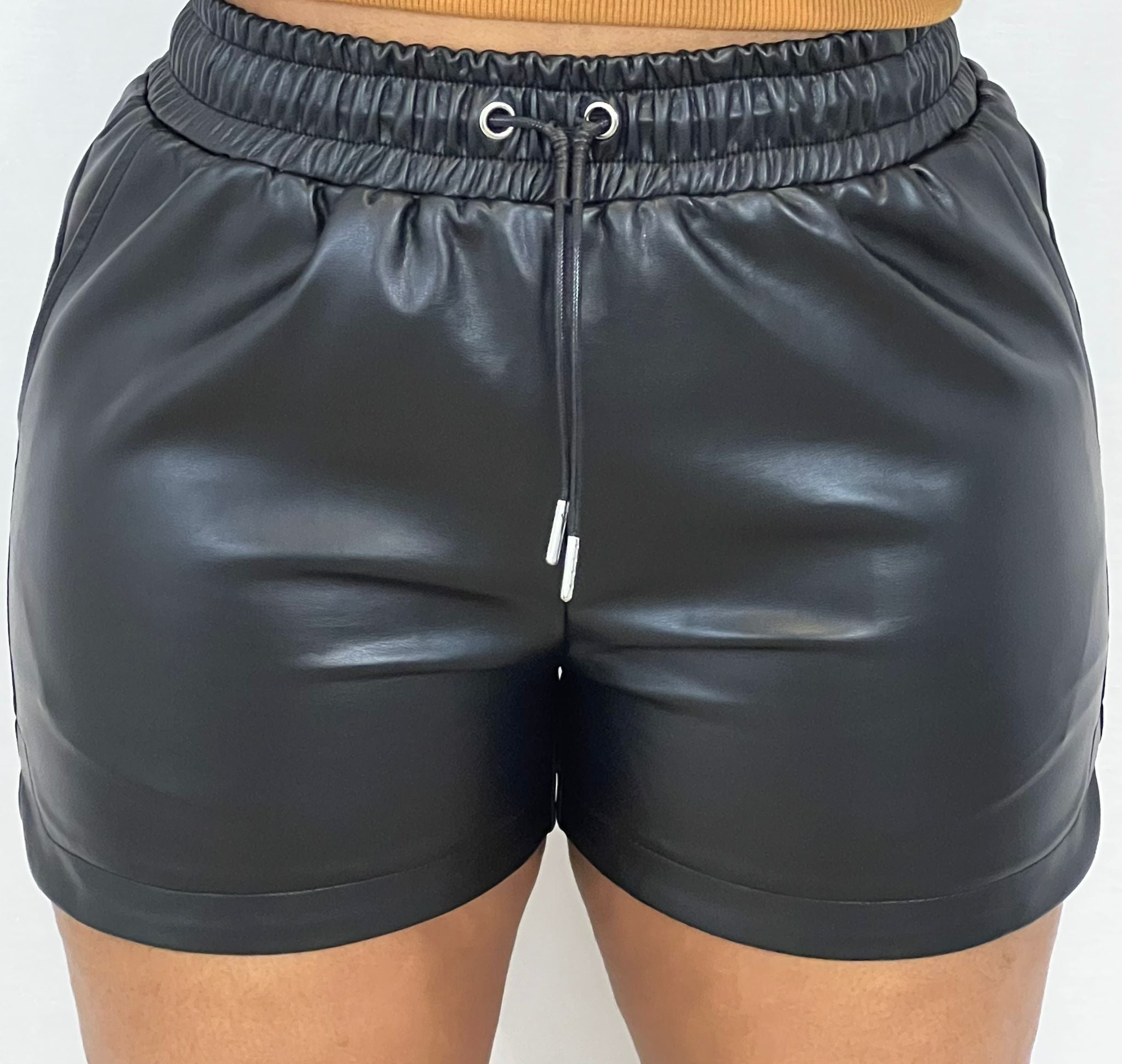 人気提案 FAUX LEATHER SHORTコートとSTRAIGHTパンツ www.lsansimon.com