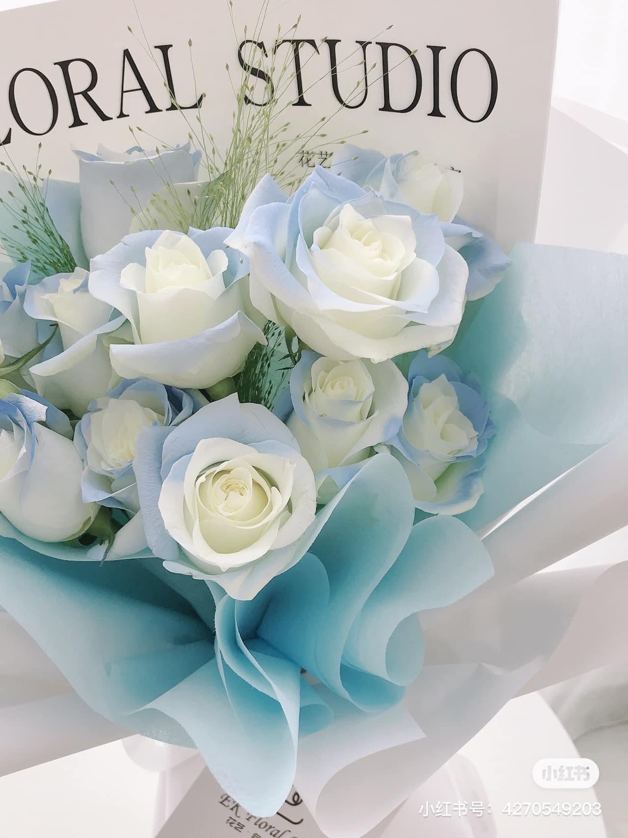 Blue White Fresh Rose Bouquet 蓝白系碎冰蓝鲜花玫瑰花束 Ek Floral Studio