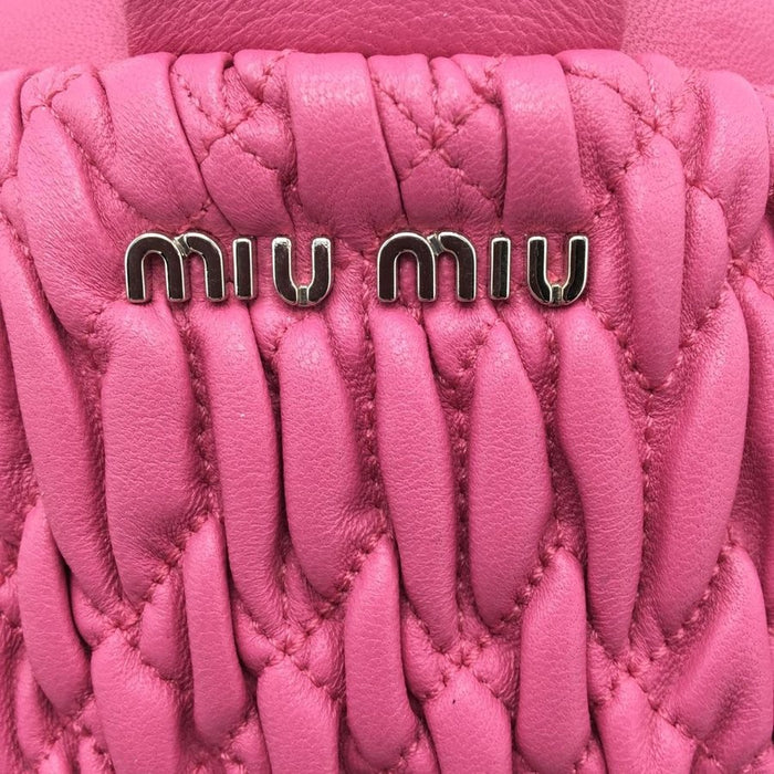 オンラインストア販促品 ミュウミュウ⭐︎miumiu 牛革ピンクショルダー