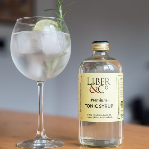 Gin and Tonic estilo español con sirope de tónica premium Liber & Co.