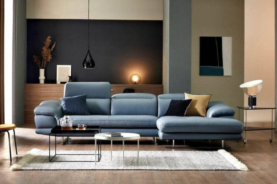 Kiểm tra xem chất liệu vải bọc sofa có tốt không, dễ vệ sinh hay có mềm mại không?