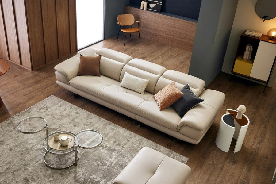 Sofa văng KISSY không chỉ mang lại sự thoải mái tối đa cho người sử dụng mà còn là điểm nhấn quan trọng trong phòng khách