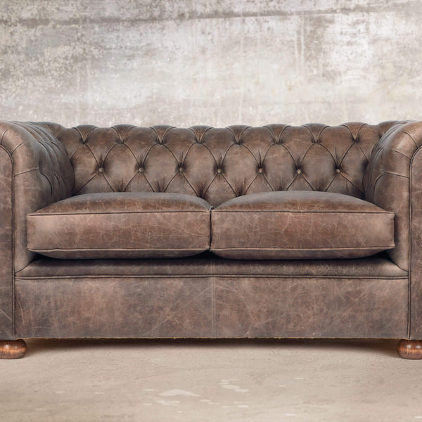 meteoor Archeologisch spiraal Leather Snug 2 Seat Chesterfield Sofa | Simply Chesterfields