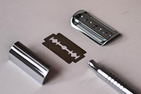 Razor blades are easy to remove and install.