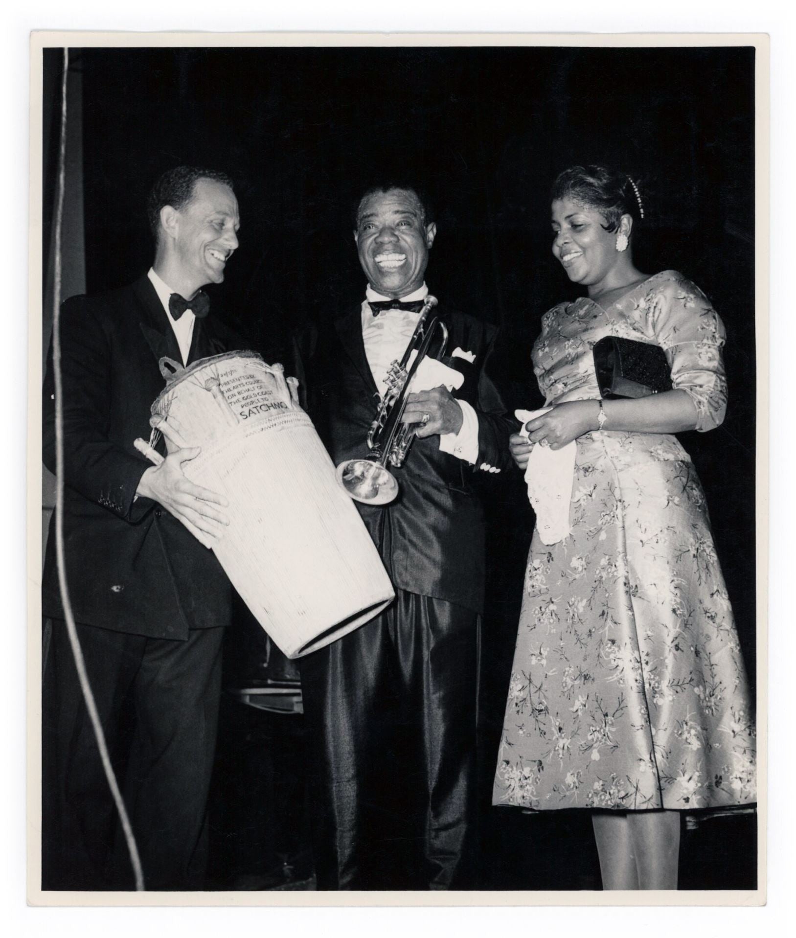 LOUIS ARMSTRONG - ICONIC JAZZ TRUMPETER & VOCALIST - VINTAGE PRESS PHOTOGRAPH
