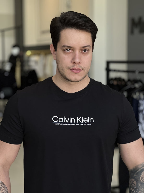 Camiseta Calvin Klein Lettering Assinatura Estampado Masculino – Mr. Boss