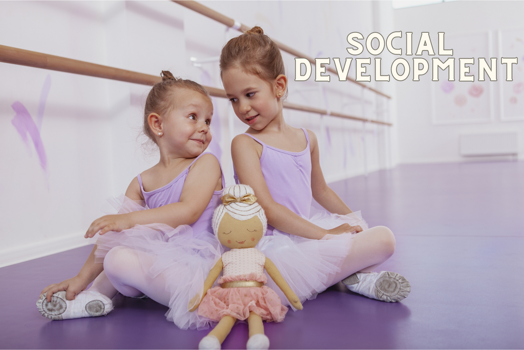 One of the most significant benefits of doll play is social development. Playing with dolls allows children to practice social skills such as communication, empathy, and problem-solving.