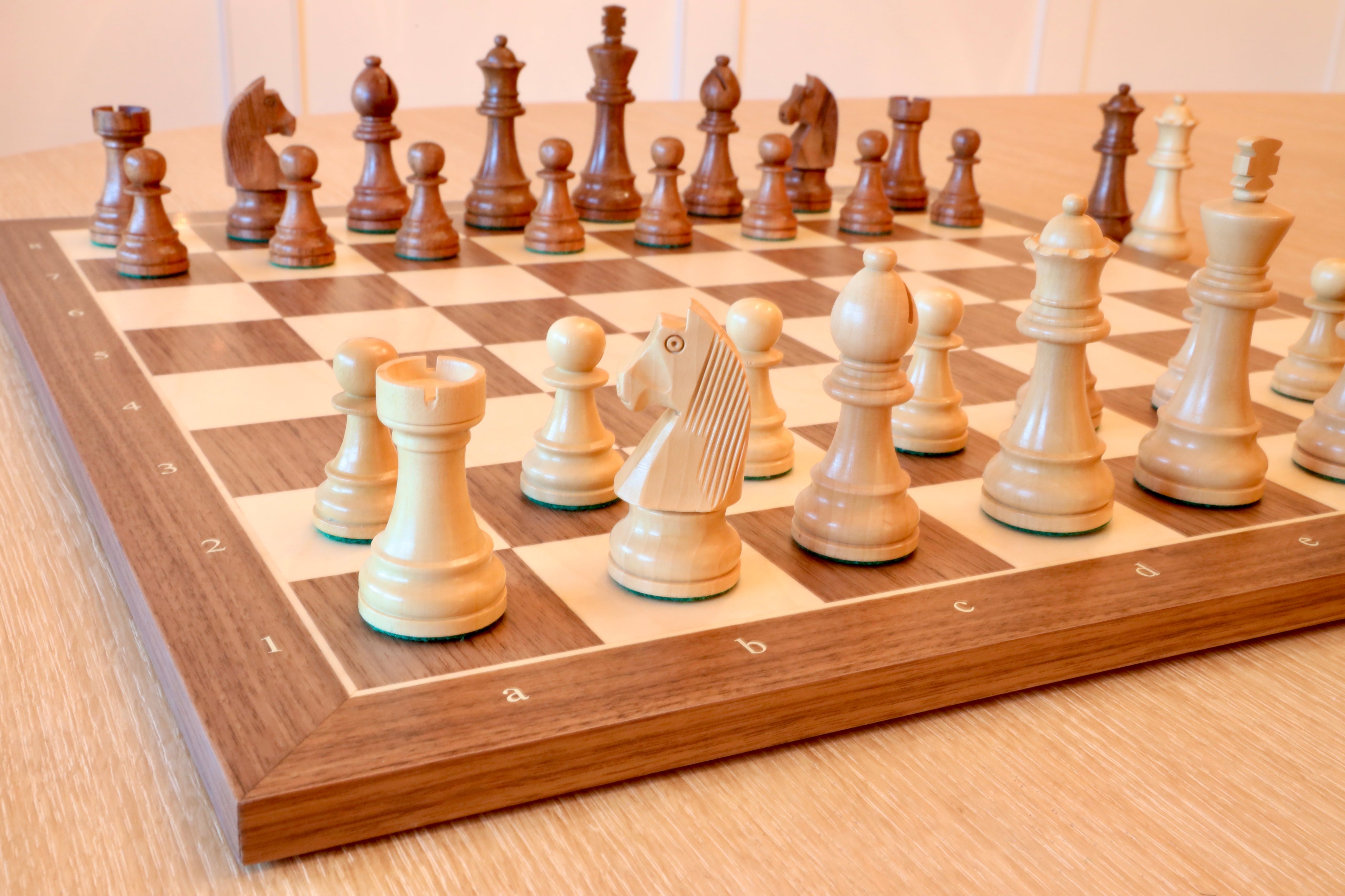 The Queen's Gambit Final Game Chess Set Ebonized & Boxwood Pieces with  Queen's Gambit Board - 4 King