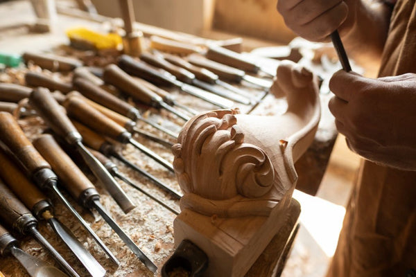 The pros and cons of power tools vs hand tools for wood carving