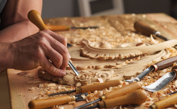 Carved Walnut Wood: Choosing, Carving, and Creating Masterpieces