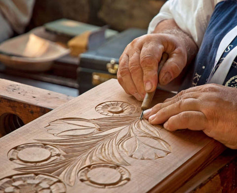 Engraving in wood carving