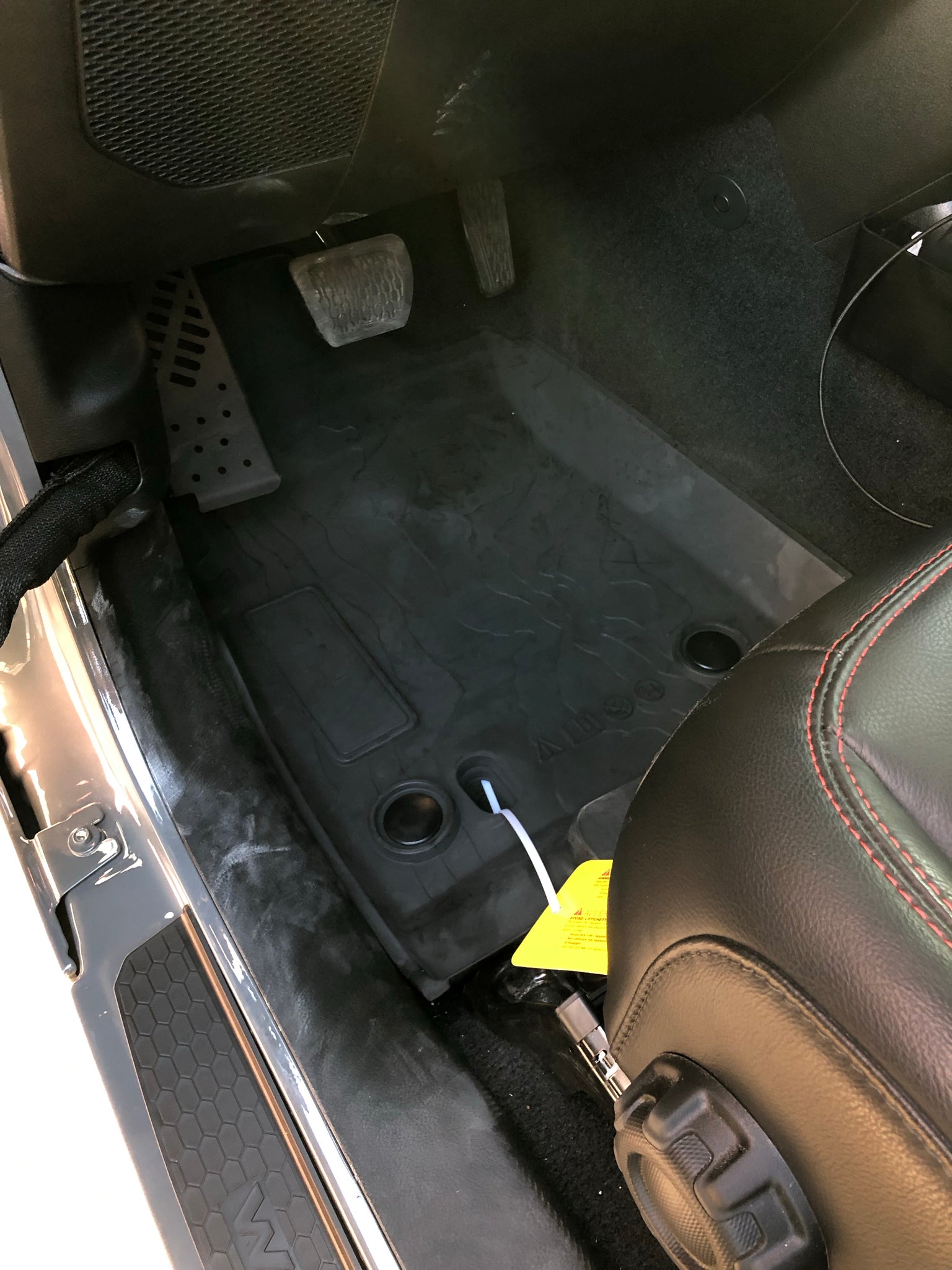 Black Rubber Car Mat for Jeep Wrangler 2 Door & 4 Door JL 2018-2023 –  Desert Leaders