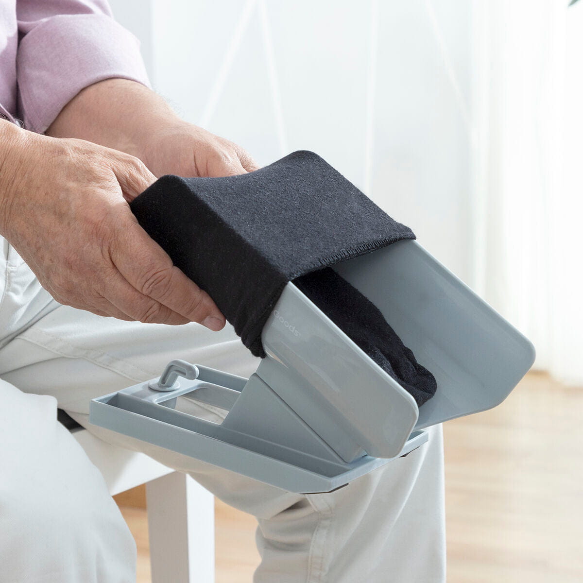 Innovatives Wohlfühlerlebnis - Socken- und Schuhanzieher Shoeasy bei AWK Flagship e.U.