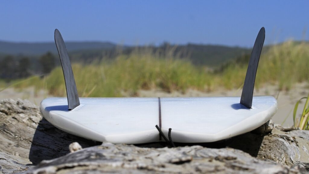 Album Surf Twinsman Surfboard bottom contours and fins.