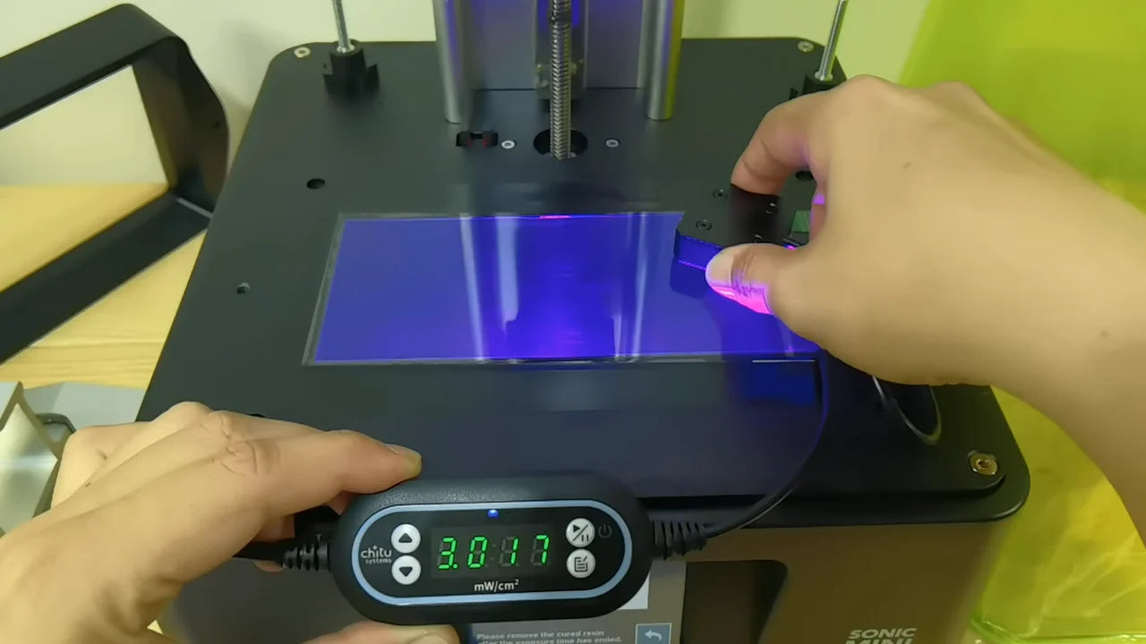 測試 Sonic Mini 8K S LCD 面板的光線均勻度