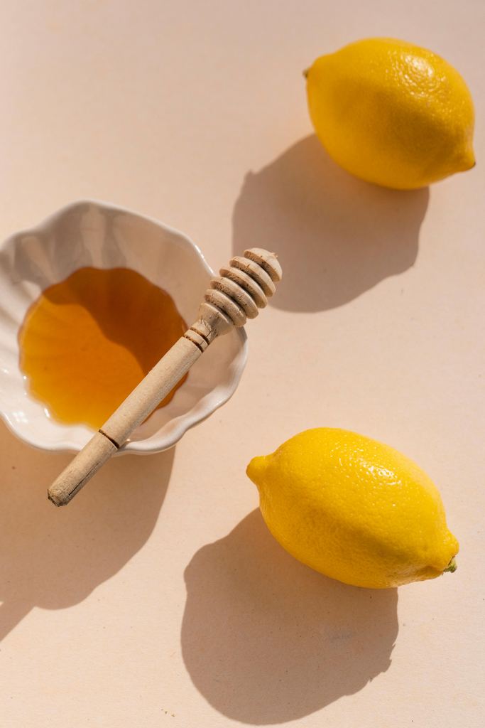 honey-and-lemons-on-white-studio-background