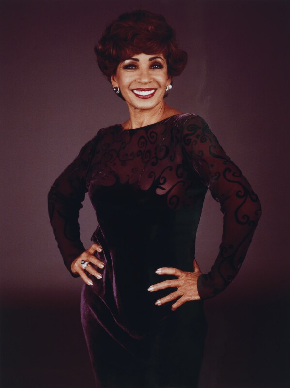 Shirley Bassey Portrait Print – National Portrait Gallery Shop