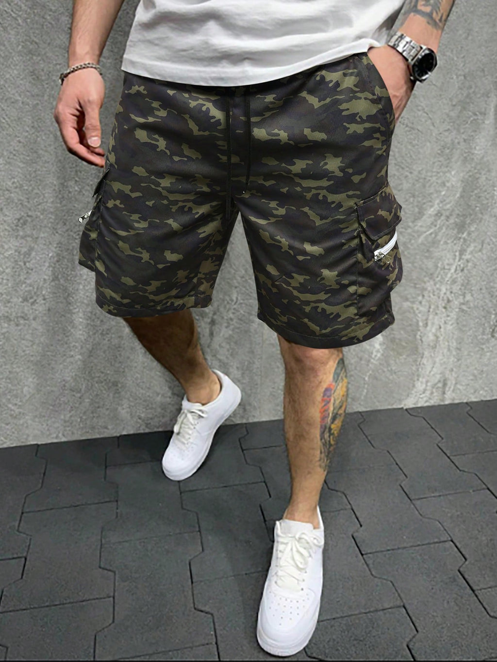 Men Camo Print Flap Pocket Cargo Trousers