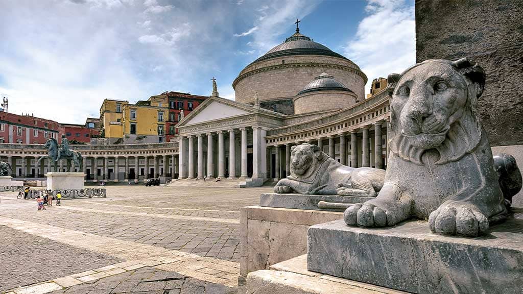 PIazza del Plebiscito Naples | inStazione