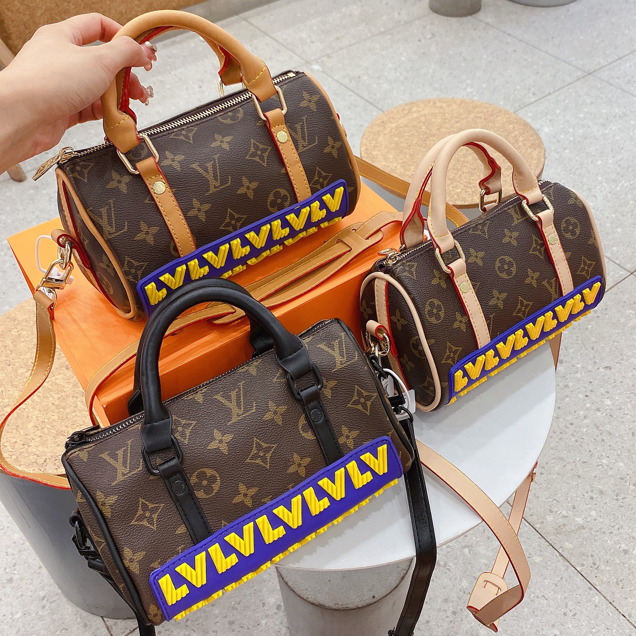 LV Louis Vuitton fashionable men's and women's handbags silicone stereoscopic logo single sh