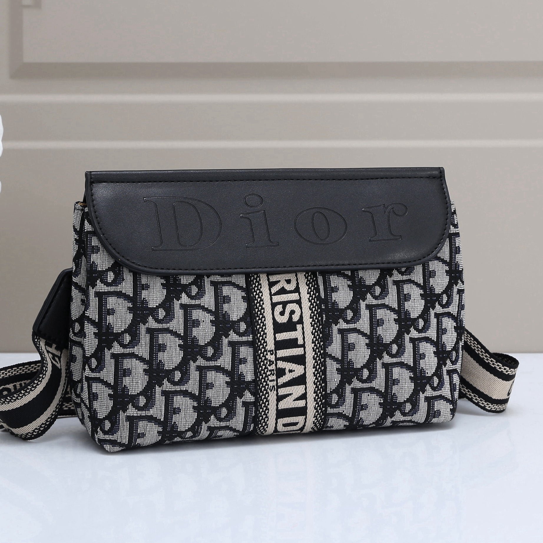 Dior CD hot sale fashion ladies one-shoulder messenger bag casua