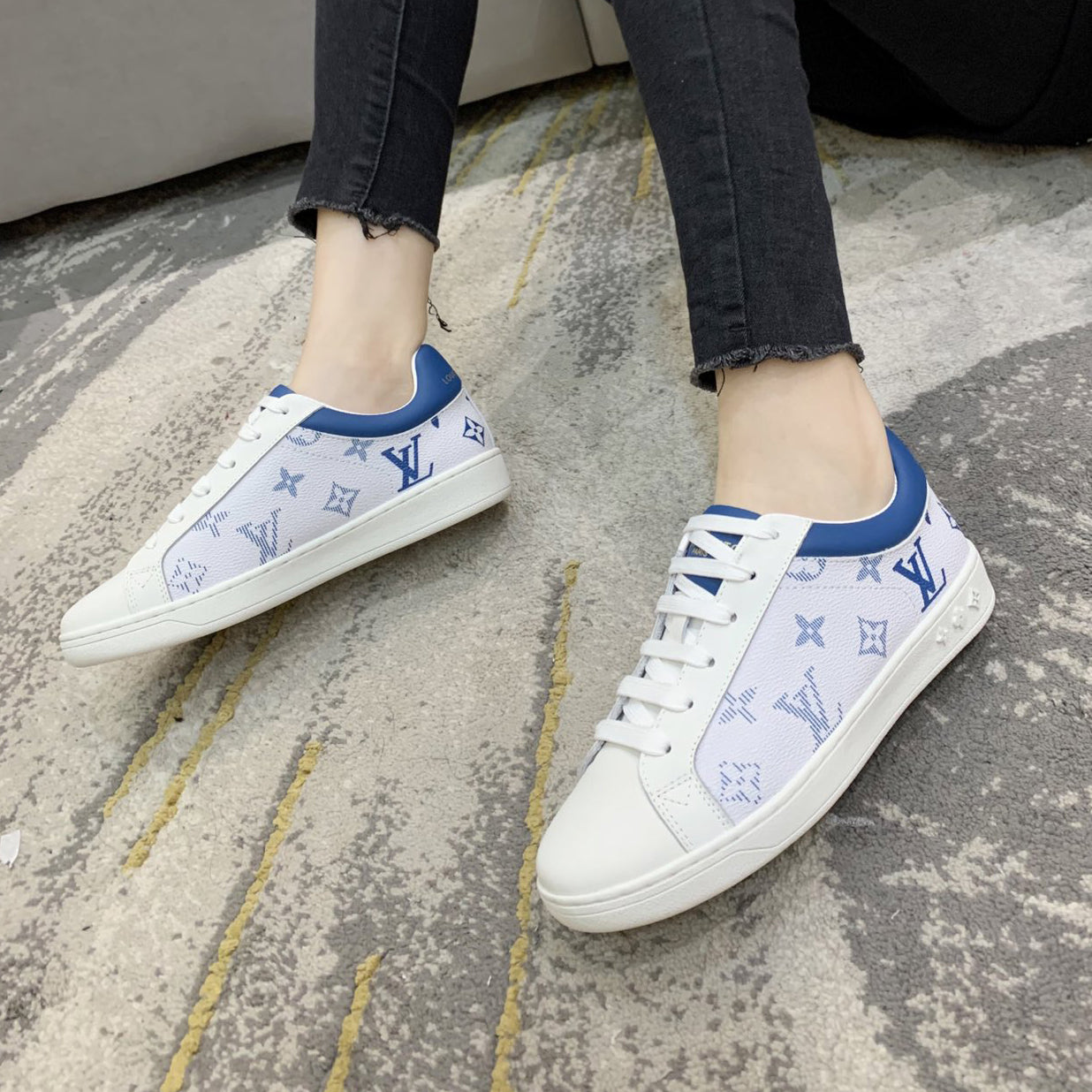 LV Louis Vuitton Classic Letter Print Sneakers Fashion Casual Shoes