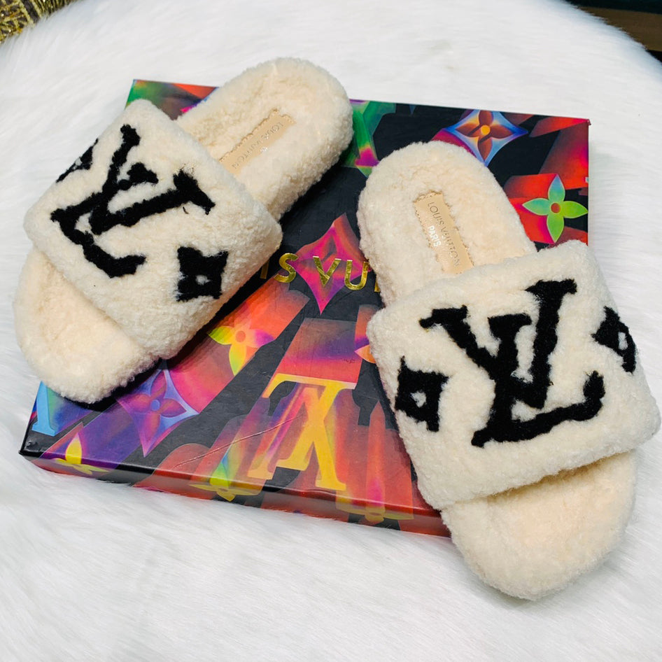 LV Louis Vuitton Classic Plush Embroidered Letters Ladies Casual