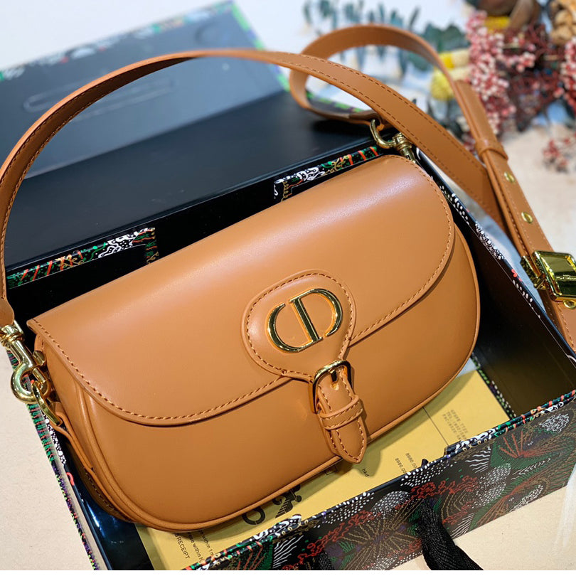 Dior CD fashion ladies solid color one-shoulder messenger bag to