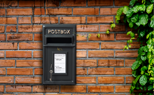 Outdoor Post Box Vintage Mail Box, Traditional Newspaper Letter Box Post Box with Key of Lock Wall Mounted Post Box to Keep Your and Green, Size