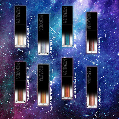 Galactic shadow is a liquid eyeshadow with an intense finish, combining pearls of different sizes for a precious and surprising texture. Excellent adherence and long-lasting properties, with over 65% water content, it allows for easy application and a refreshing feel.