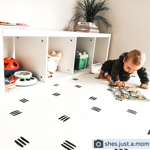 White with black stripes baby playmat