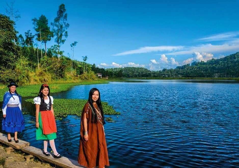 Choco Peru Coopertive members by a lake