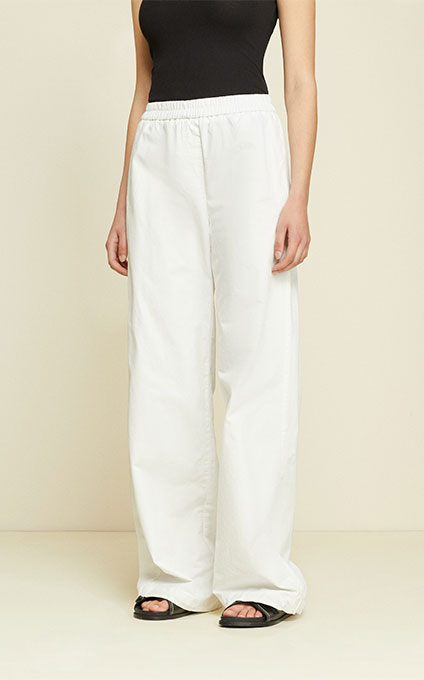 20230706_LOIS-JEANS97-3219�FAY�7341�ESMERALDA-PANTS0511.jpg__PID:f827da9e-963a-4bf3-8ecf-abac9591a876