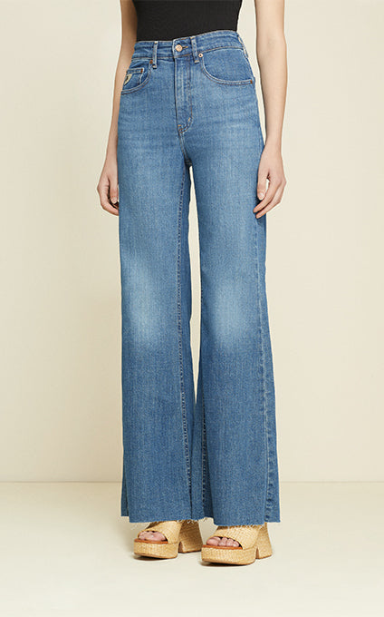 Lois-W-FG_0006_20230706_LOIS JEANS77 3150�PALAS�7240�ANGEL BLUEMARINE0398.jpg__PID:04e1cff5-53a3-4da3-81a4-3aa1522471be