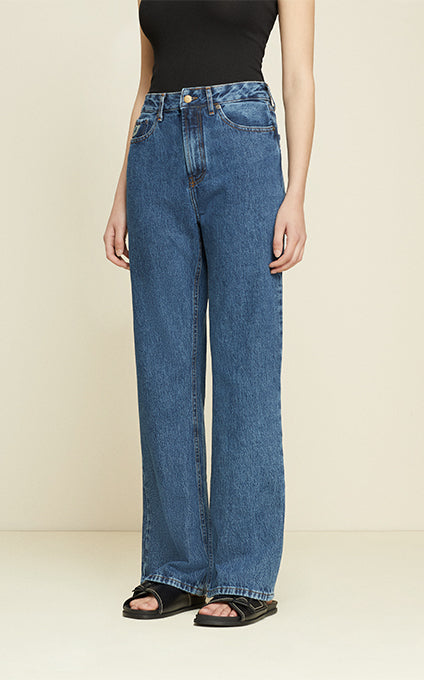 Lois-W-FG_0017_20230706_LOIS JEANS34 2668�NINETTE�7359�NOAD DIM0161.jpg__PID:a1522471-bef7-4992-8058-db06724a82df